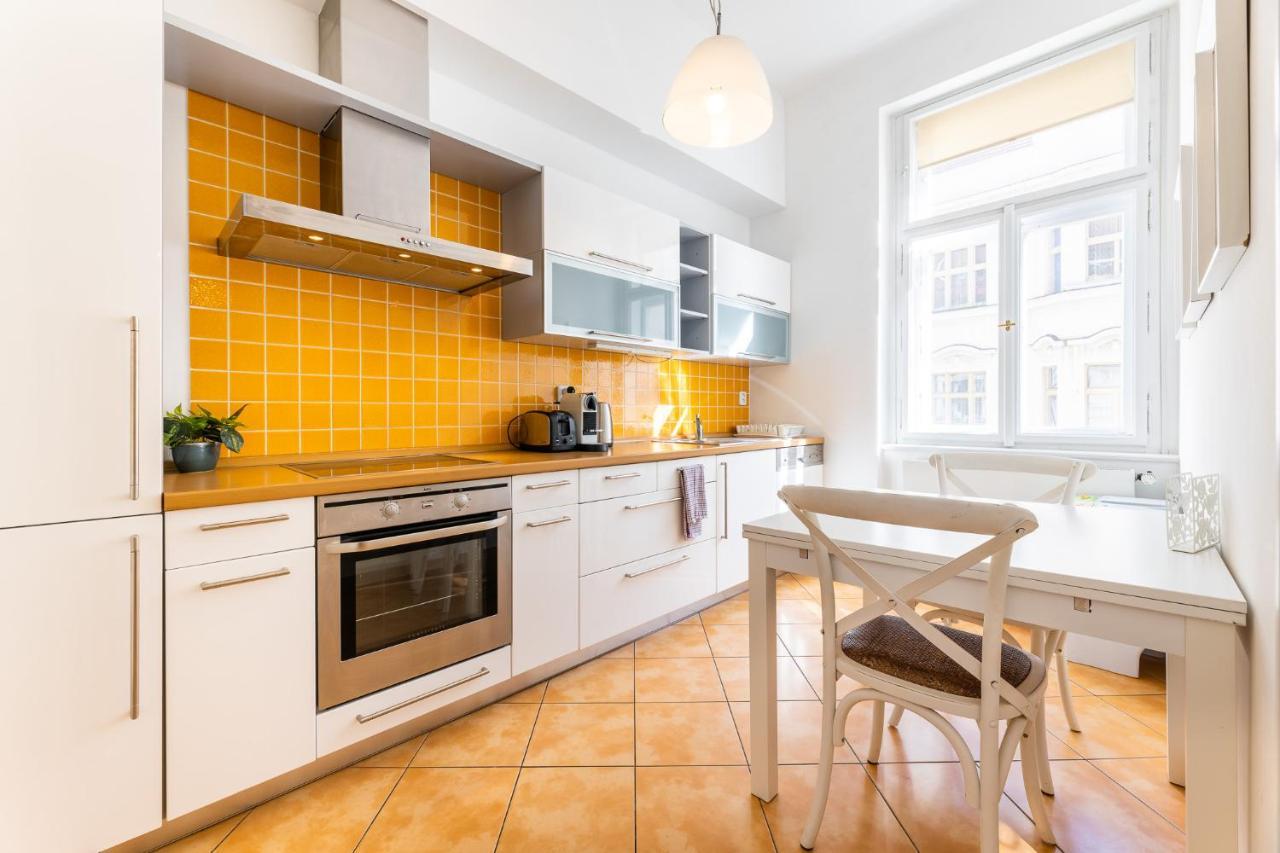 Big Bright Two-bedroom In Old Town * Praga