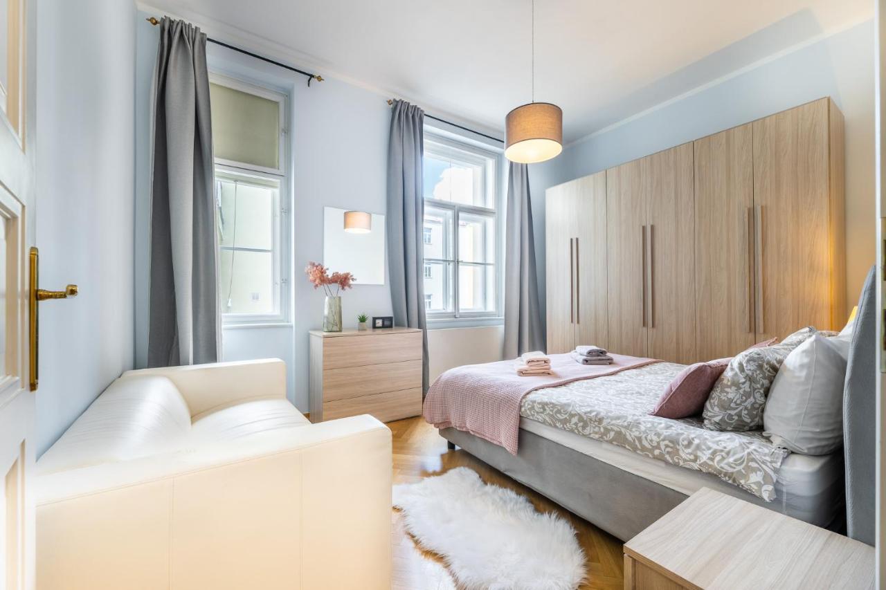 Apartamento Big Bright Two-bedroom In Old Town Praga
